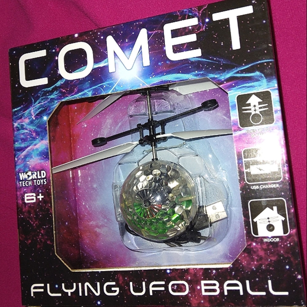*NWT*COMET By World Tech Toys Flying UFO Ball~LED Light Effects~Ages 6+